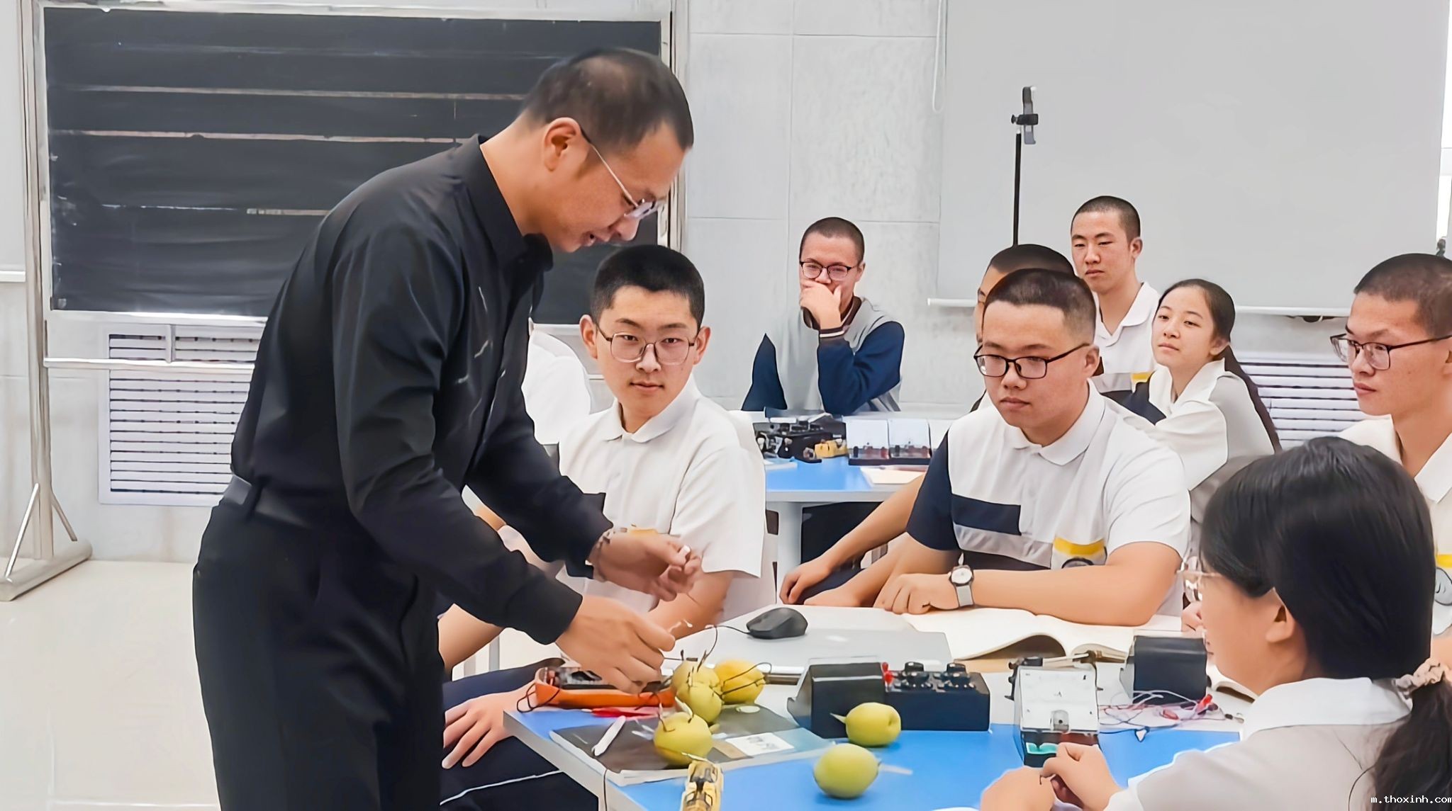 “西部红烛”耀天山